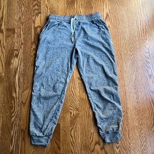 Vuori jogger- heather gray
